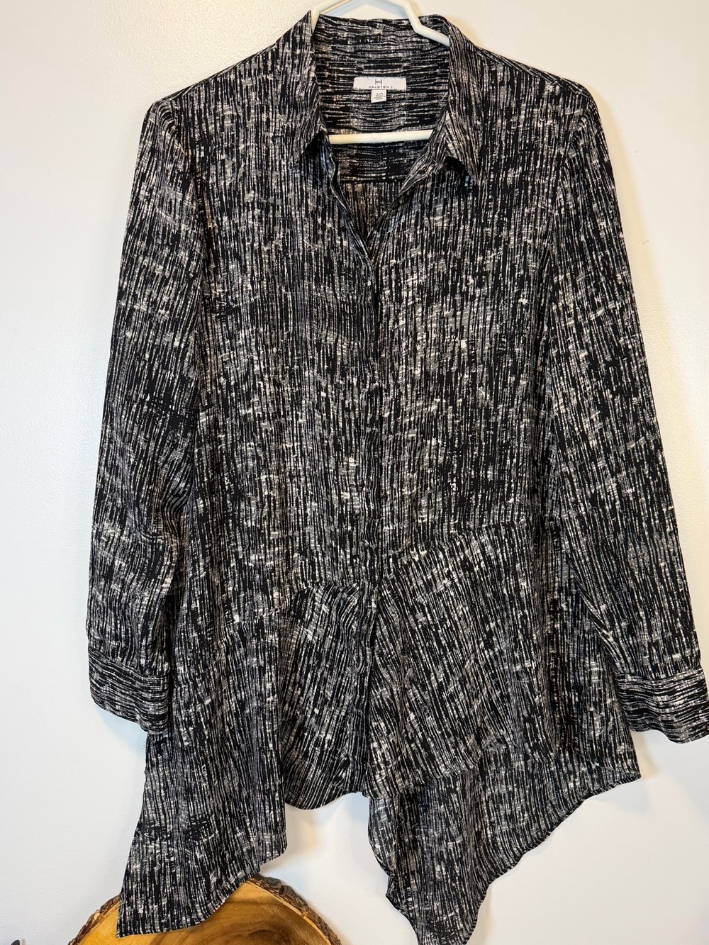 H Halston Black and White Asymmetrical Tunic Button-Front Top Women’s Large